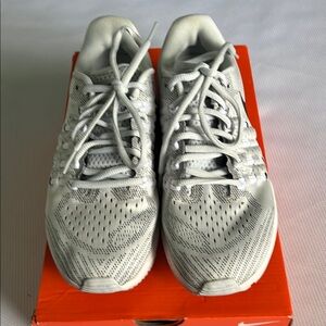 Nike Air Zoom Vomero 11 - Pure Platinum and White